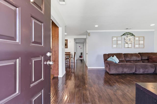 1022 Fleda Ave, Olivehurst, CA 95961