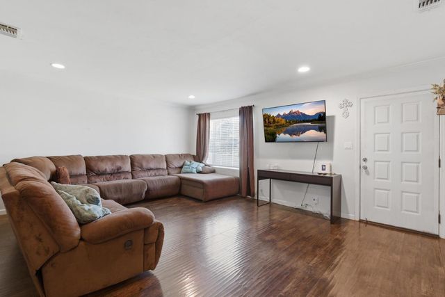 1022 Fleda Ave, Olivehurst, CA 95961