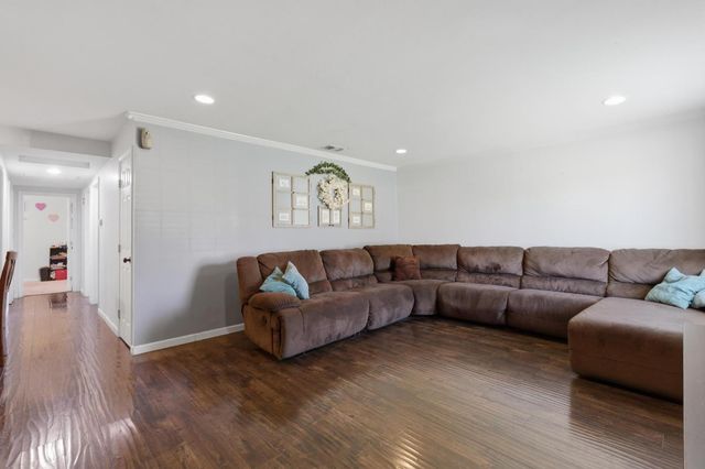 1022 Fleda Ave, Olivehurst, CA 95961