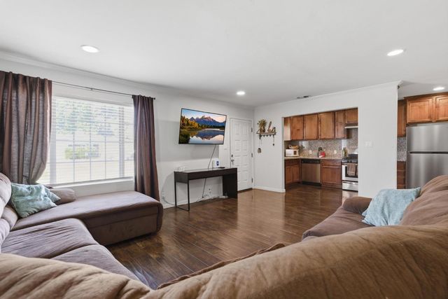 1022 Fleda Ave, Olivehurst, CA 95961