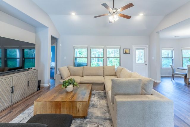 120 Sanctuary Road, Huntsville, TX 77340