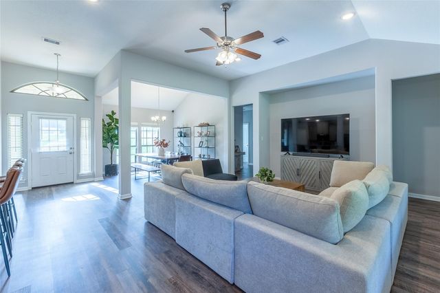 120 Sanctuary Road, Huntsville, TX 77340