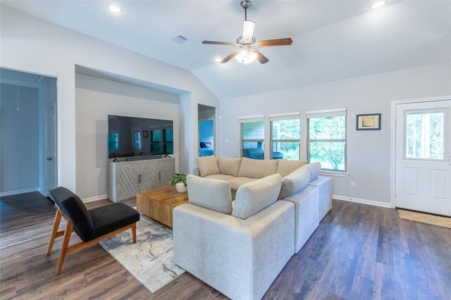 120 Sanctuary Road, Huntsville, TX 77340