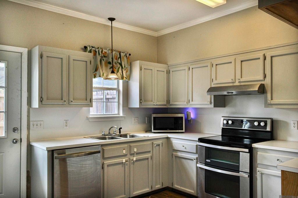 4154 Jefferson Woods Dr, Baton Rouge, LA 70809