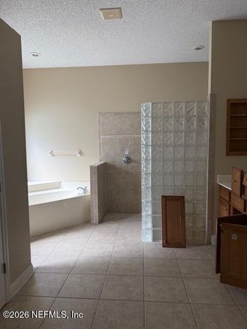 2044 OAK GLEN Road, Jacksonville, FL 32218