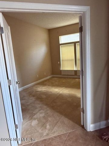 2044 OAK GLEN Road, Jacksonville, FL 32218