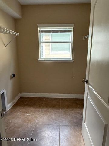 2044 OAK GLEN Road, Jacksonville, FL 32218