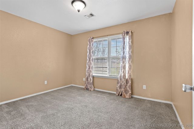 1320 Evergreen Street, Lone Grove, OK 73443