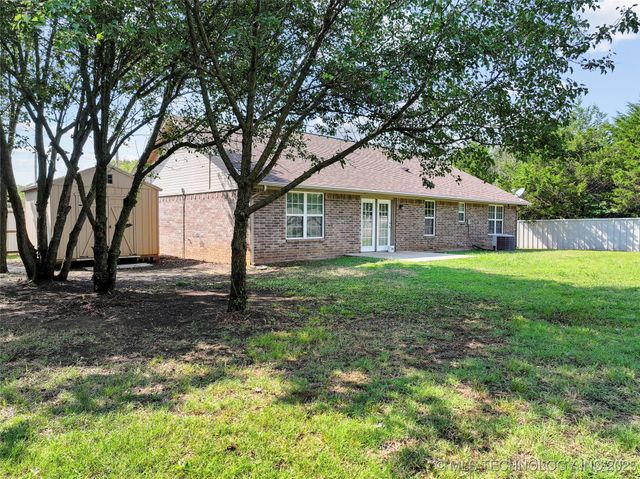 1320 Evergreen Street, Lone Grove, OK 73443