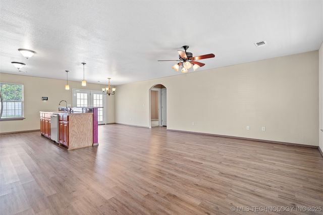 1320 Evergreen Street, Lone Grove, OK 73443