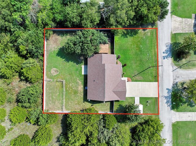 1320 Evergreen Street, Lone Grove, OK 73443