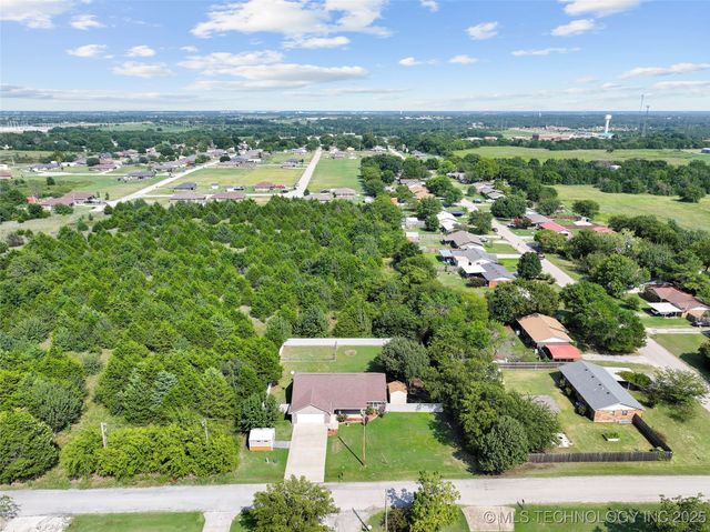 1320 Evergreen Street, Lone Grove, OK 73443