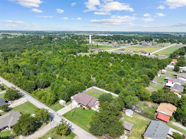 1320 Evergreen Street, Lone Grove, OK 73443