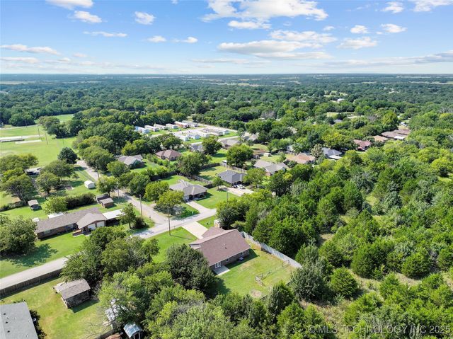 1320 Evergreen Street, Lone Grove, OK 73443