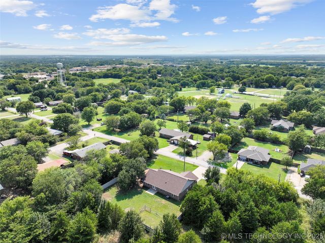 1320 Evergreen Street, Lone Grove, OK 73443