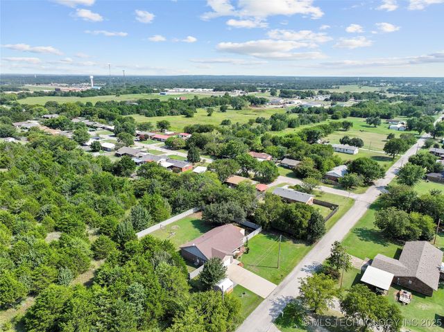 1320 Evergreen Street, Lone Grove, OK 73443