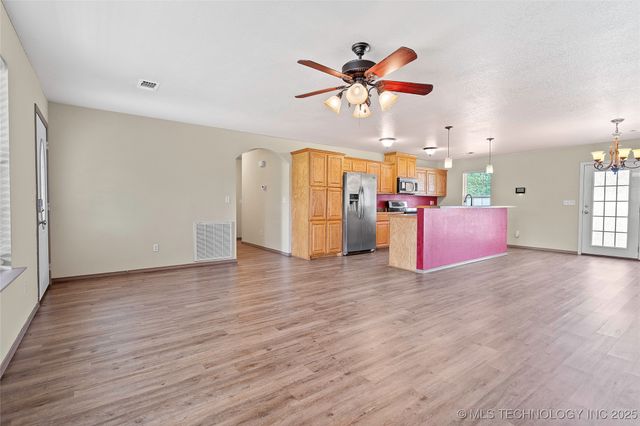 1320 Evergreen Street, Lone Grove, OK 73443