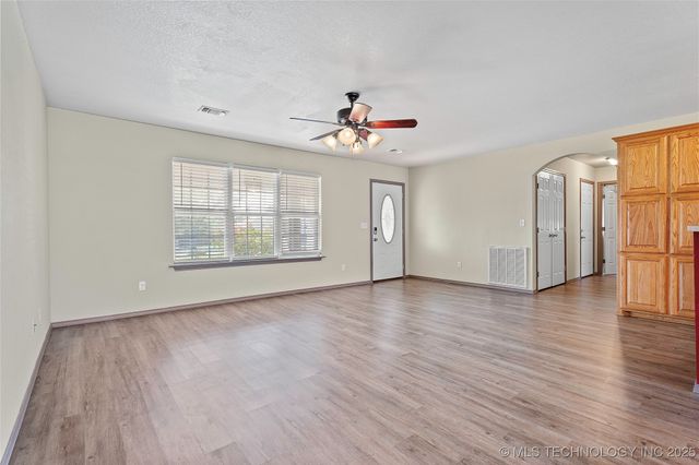 1320 Evergreen Street, Lone Grove, OK 73443