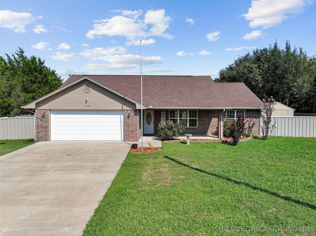 1320 Evergreen Street, Lone Grove, OK 73443