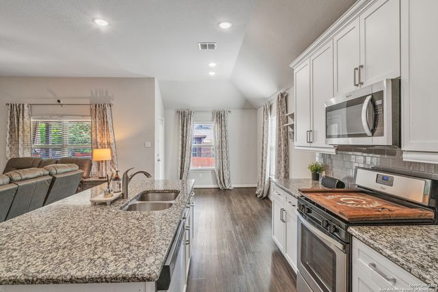 13726 quiet fox, San Antonio, TX 78245
