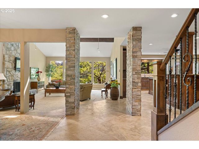 524 RIDGEWAY Rd, Lake Oswego, OR 97034