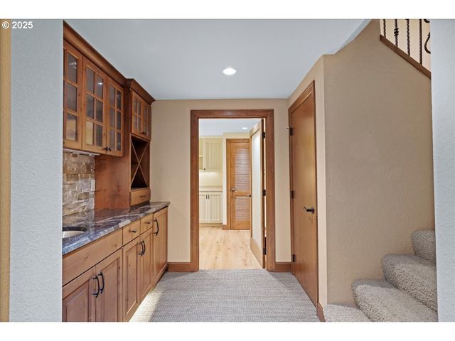 524 RIDGEWAY Rd, Lake Oswego, OR 97034