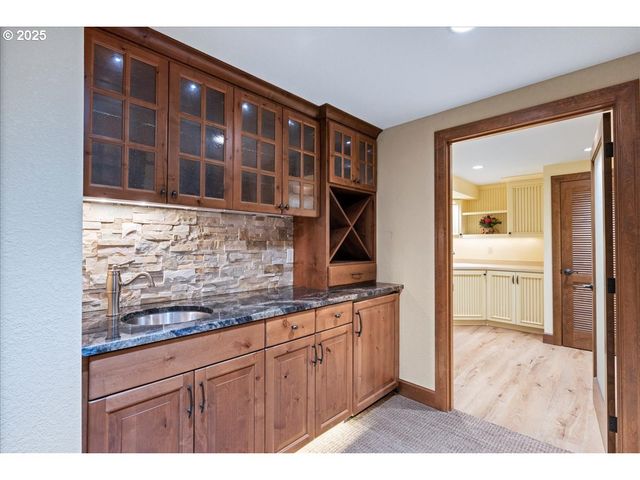 524 RIDGEWAY Rd, Lake Oswego, OR 97034
