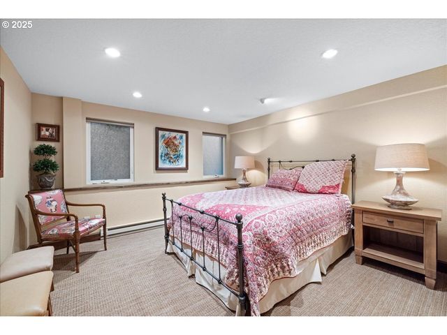 524 RIDGEWAY Rd, Lake Oswego, OR 97034