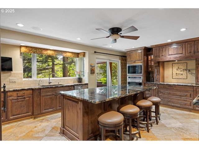 524 RIDGEWAY Rd, Lake Oswego, OR 97034