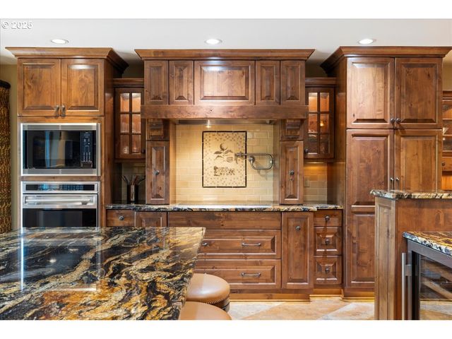 524 RIDGEWAY Rd, Lake Oswego, OR 97034