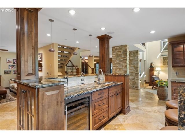 524 RIDGEWAY Rd, Lake Oswego, OR 97034