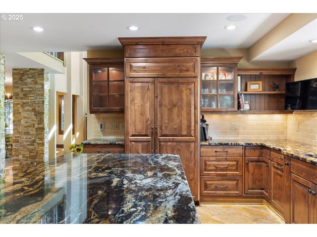 524 RIDGEWAY Rd, Lake Oswego, OR 97034