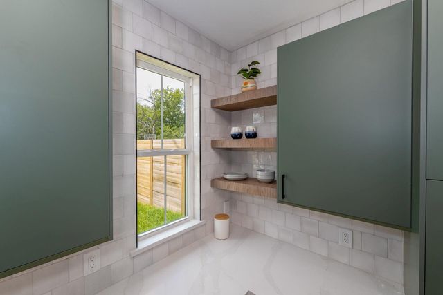 705 Short Kemp ST 1, Austin, TX 78741