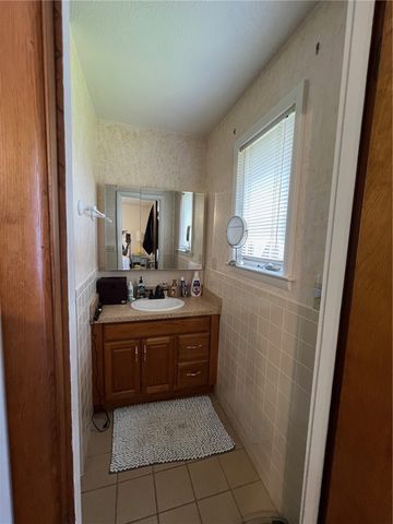 671 York Run Rd, Georges Twp, PA 15478