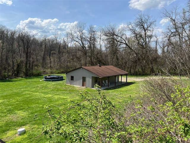 671 York Run Rd, Georges Twp, PA 15478