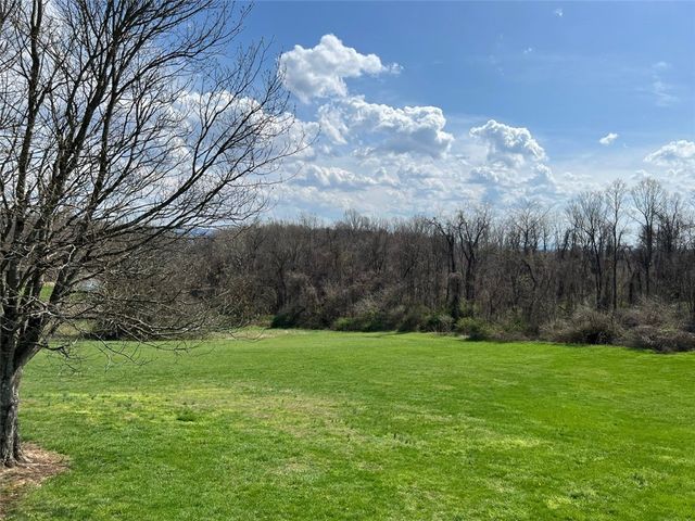 671 York Run Rd, Georges Twp, PA 15478