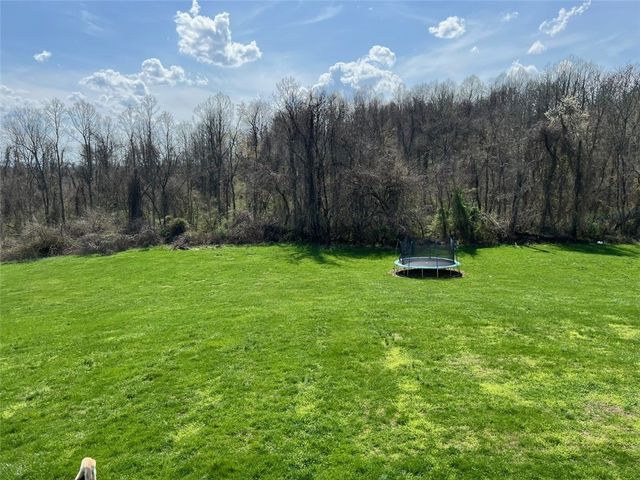 671 York Run Rd, Georges Twp, PA 15478