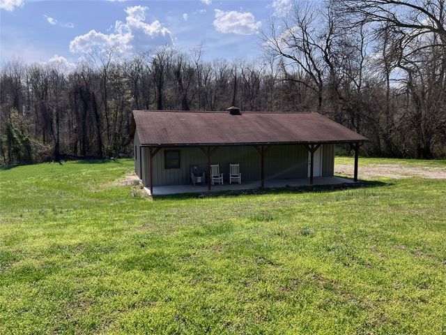 671 York Run Rd, Georges Twp, PA 15478