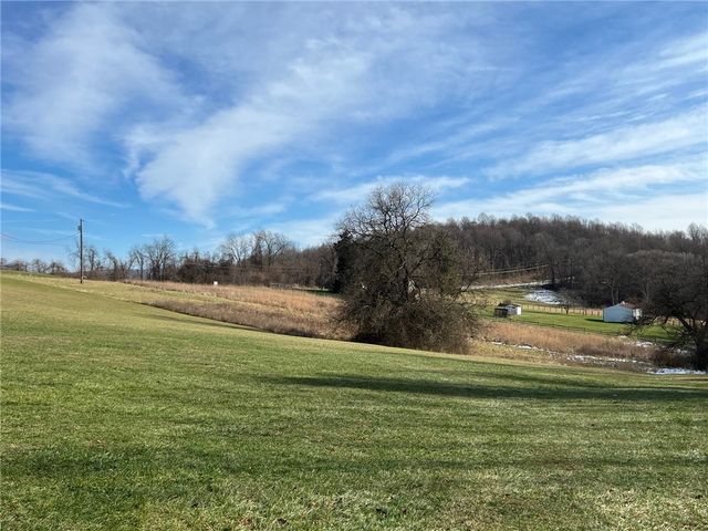 671 York Run Rd, Georges Twp, PA 15478