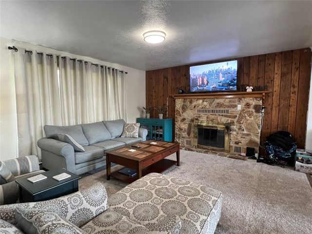 671 York Run Rd, Georges Twp, PA 15478