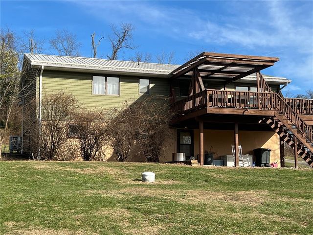 671 York Run Rd, Georges Twp, PA 15478