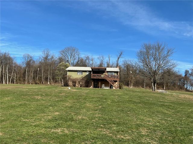 671 York Run Rd, Georges Twp, PA 15478