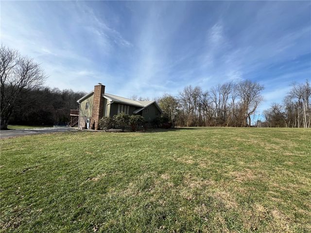 671 York Run Rd, Georges Twp, PA 15478