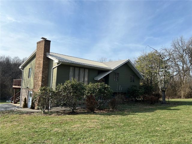 671 York Run Rd, Georges Twp, PA 15478