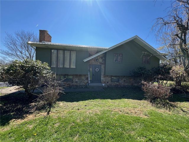 671 York Run Rd, Georges Twp, PA 15478
