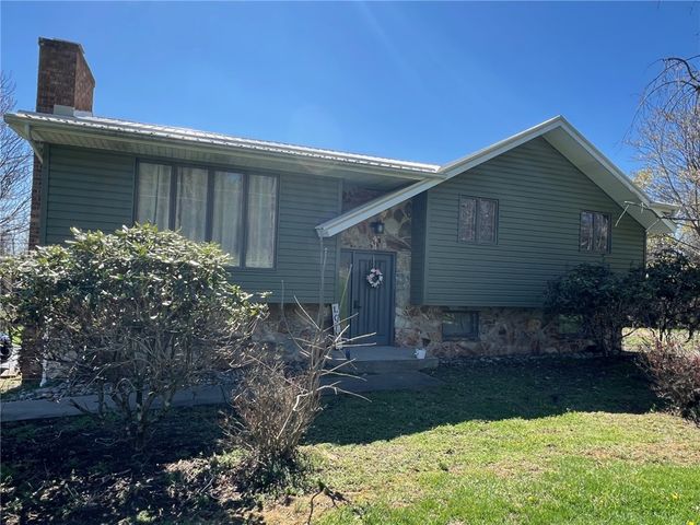 671 York Run Rd, Georges Twp, PA 15478