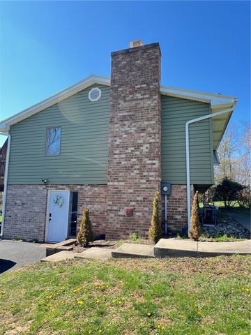 671 York Run Rd, Georges Twp, PA 15478
