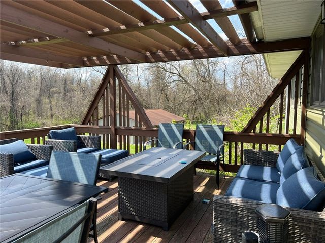 671 York Run Rd, Georges Twp, PA 15478