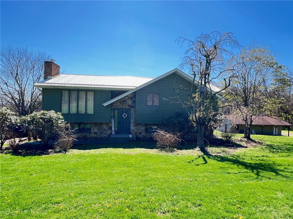 671 York Run Rd, Georges Twp, PA 15478