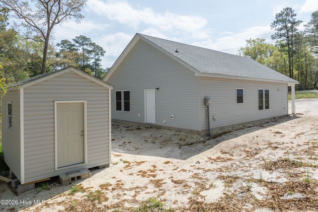 163 Wheeler Creek Road, Sneads Ferry, NC 28460